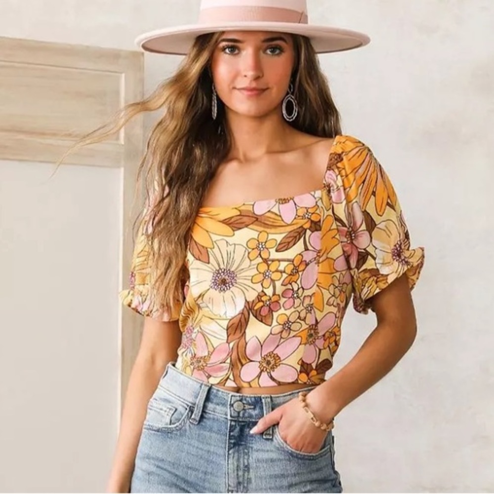 Buckles Angie Women’s Vintage Floral Cropped Top | S